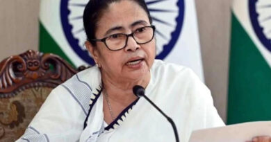 ఓటర్ లిస్ట్ ఫామ్ స్వయంగా స్వీకరించిన మమతా బెనర్జీ