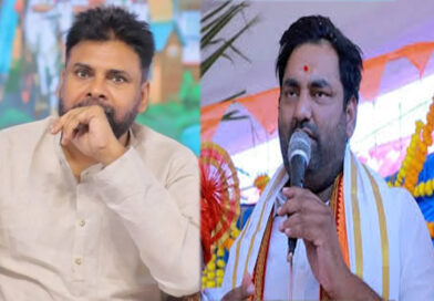 పవన్ కళ్యాణ్ క్షమాపణలు చెప్పాల్సిందే