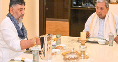 సీఎం సిద్ధరామయ్యకు డీకే నాటుకోడి విందు