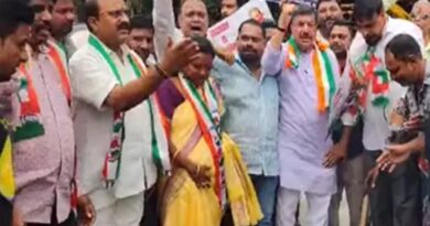 పోలీసులు–కాంగ్రెస్ మధ్య తోపులాట