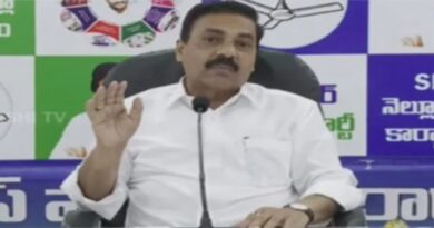 అక్రమ కేసులపై కాకాణి ఆగ్రహం అక్రమ కేసులపై కాకాణి ఆగ్రహం